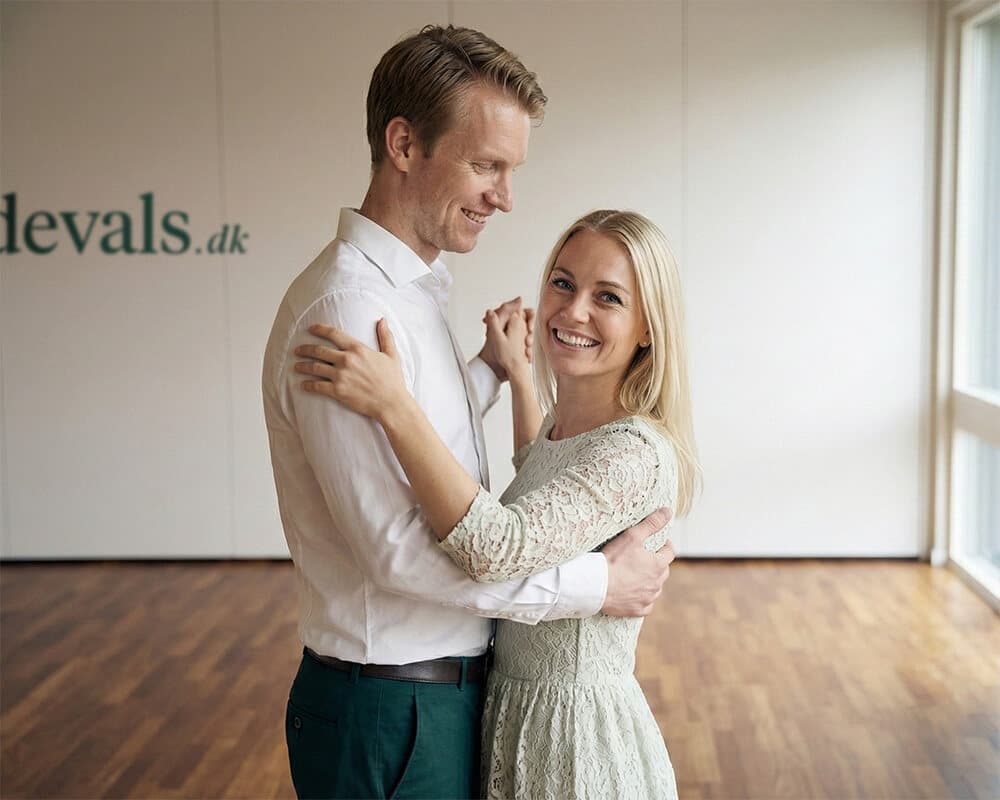 Et par danser brudevals sammen i studiet hos Brudevals.dk