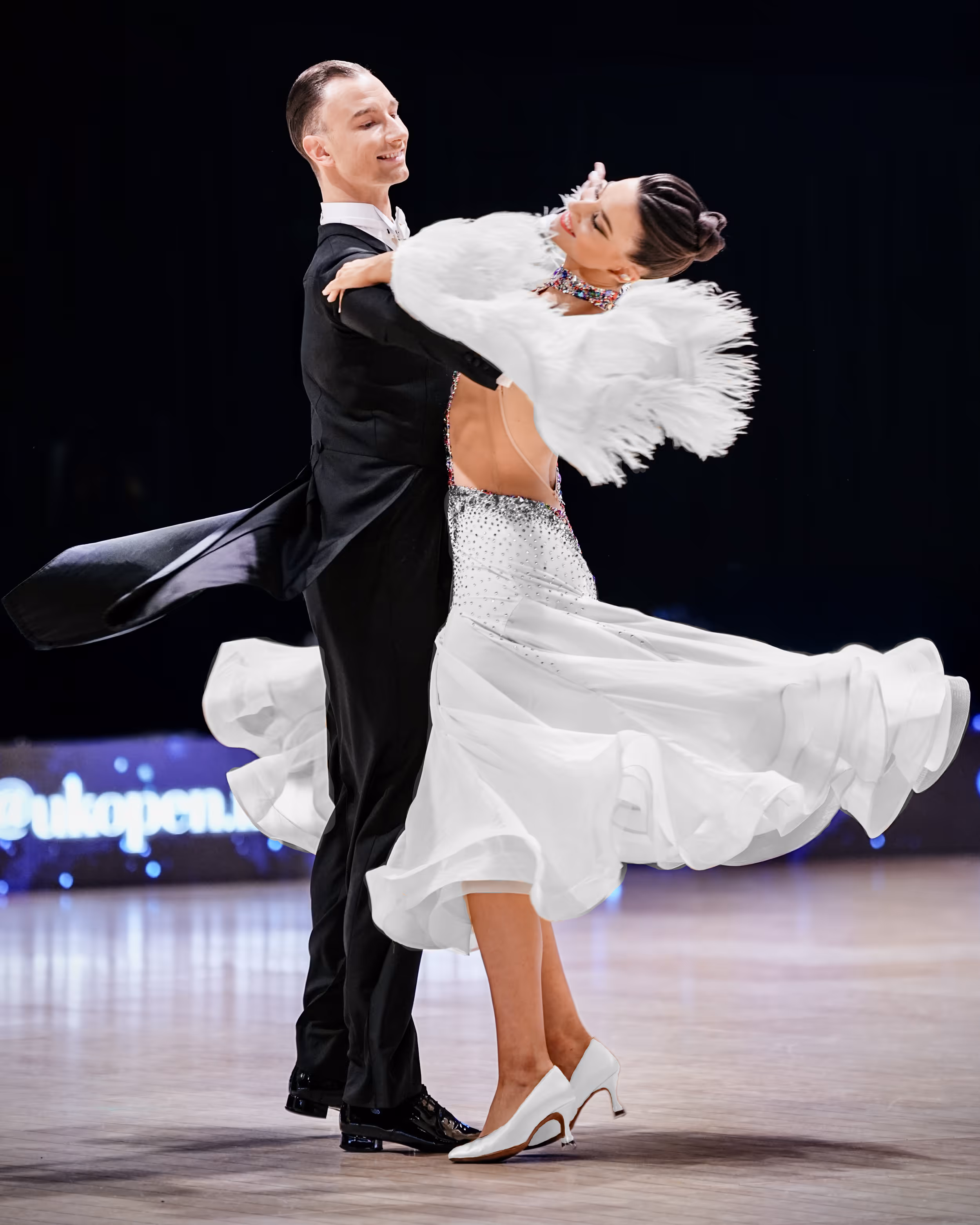 Oliver og Aida danser standard til en international konkurrence